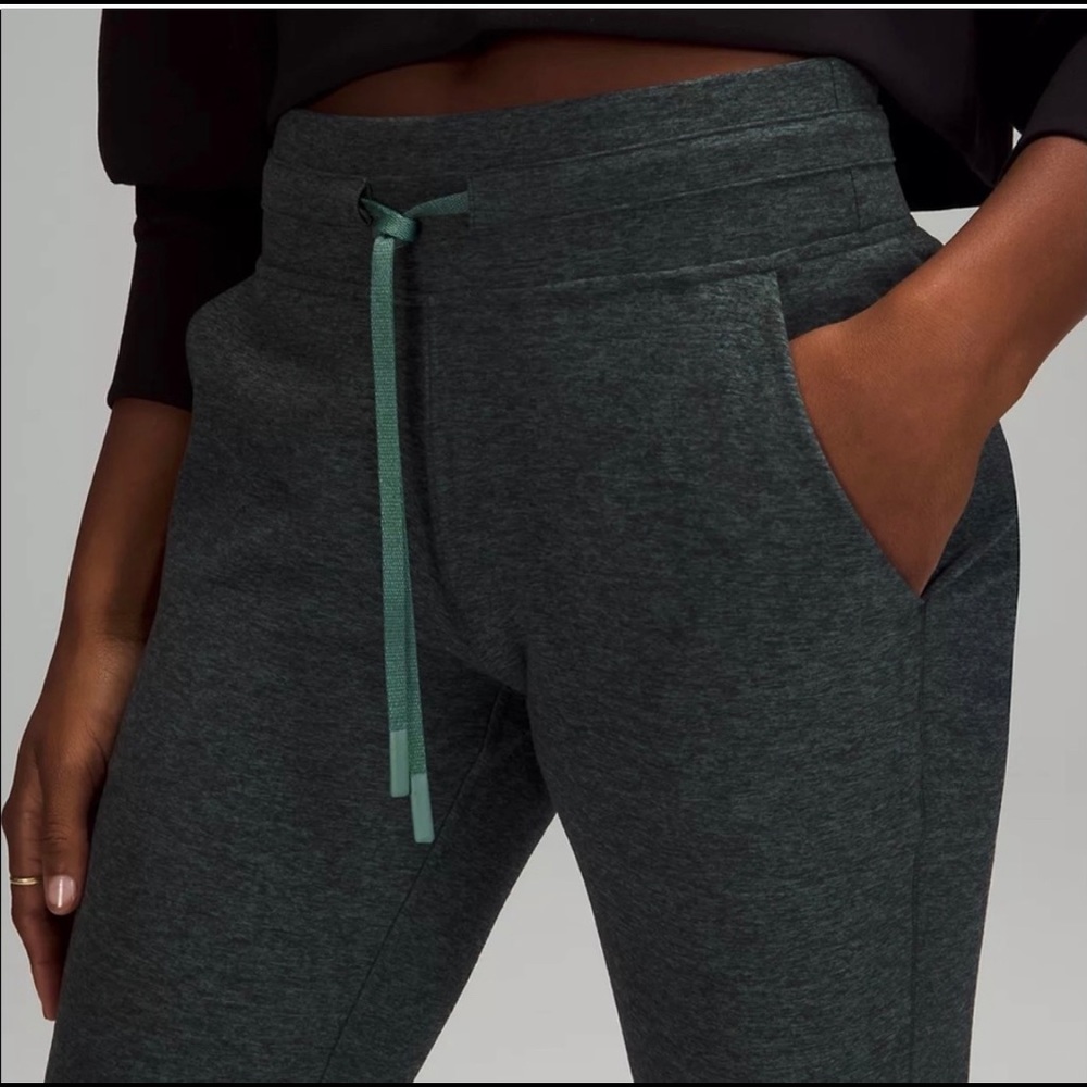 Ready to rulu crop jogger - lululemon - size 8